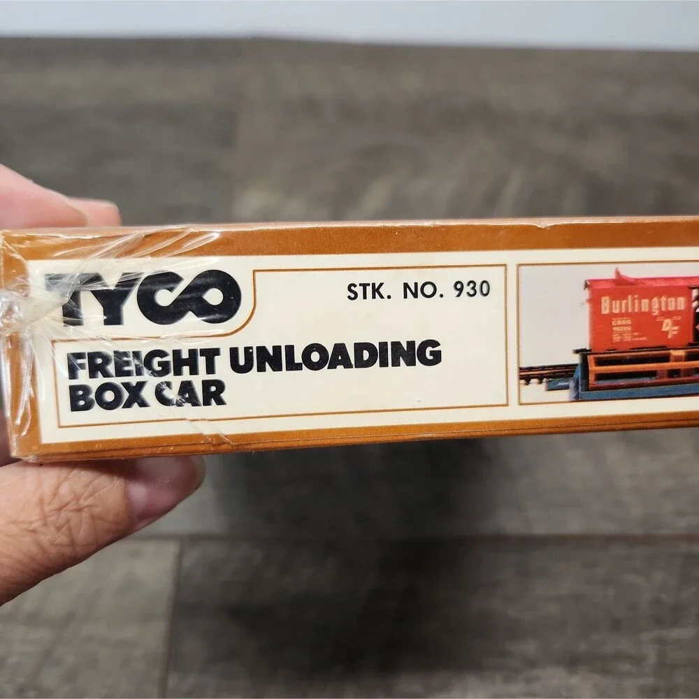 Vtg Tyco 930 Freight Unloading Box Car Sealed NIB HO Scale